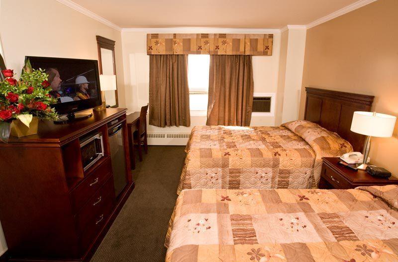 Ptarmigan Inn Hay River Extérieur photo