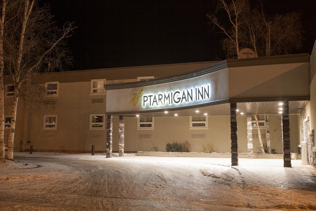 Ptarmigan Inn Hay River Extérieur photo