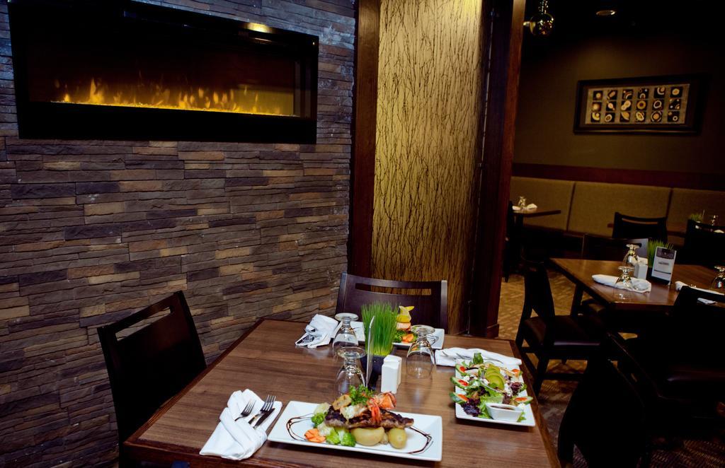 Ptarmigan Inn Hay River Extérieur photo