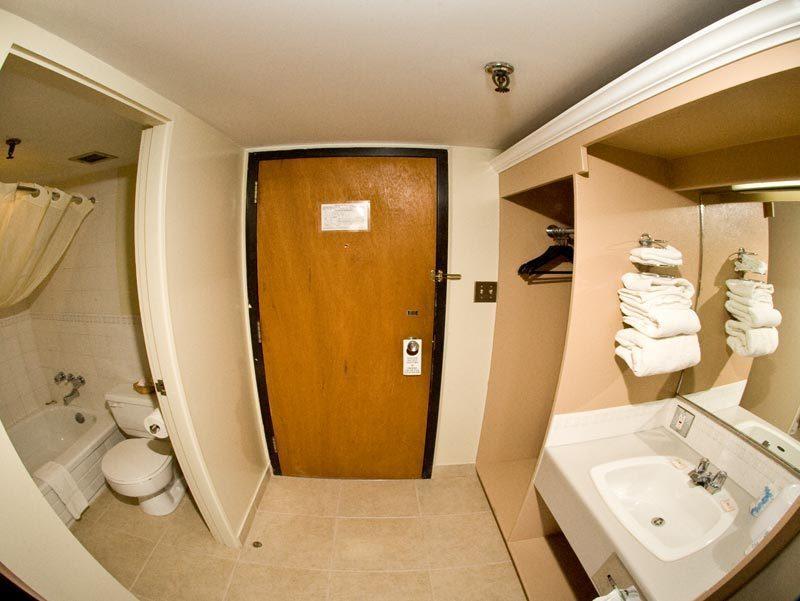 Ptarmigan Inn Hay River Extérieur photo
